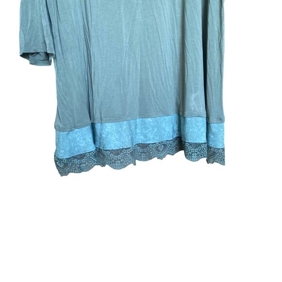 LOGO by Lori Goldstein Green Lace Hem Tunic Top Plus 3X - Picture 2 of 6